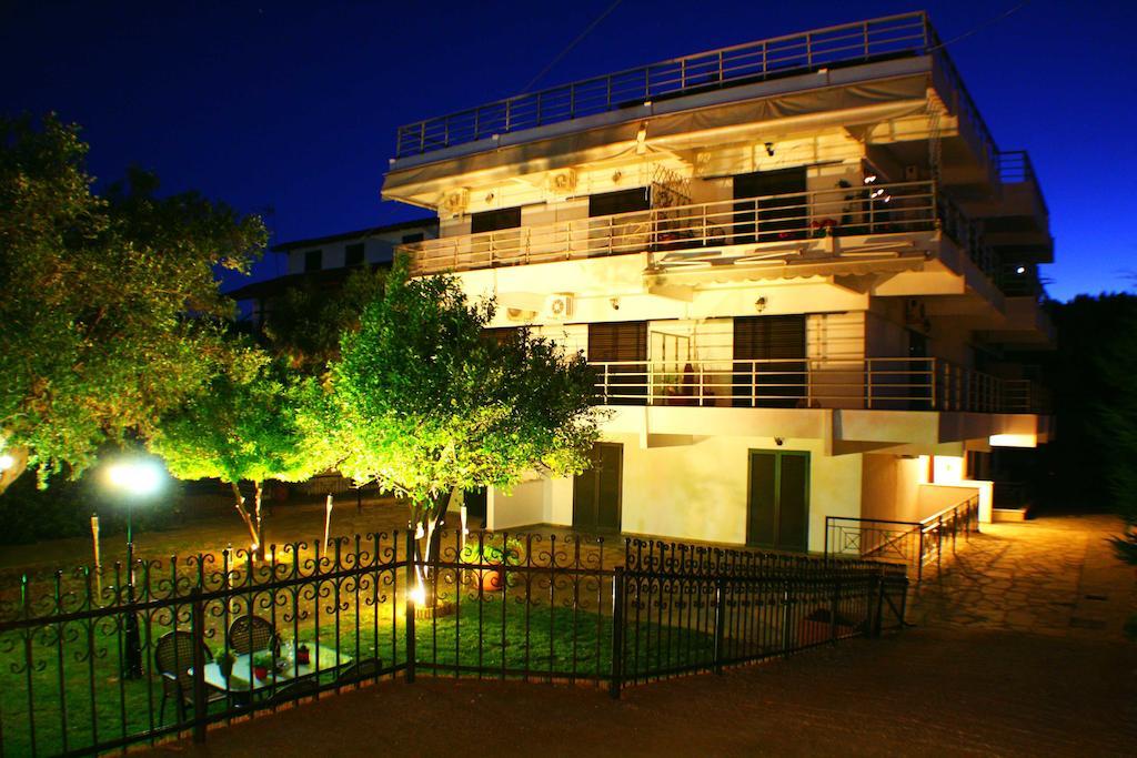 Salonikiou Beach Apartments Akti Salonikiou Eksteriør billede