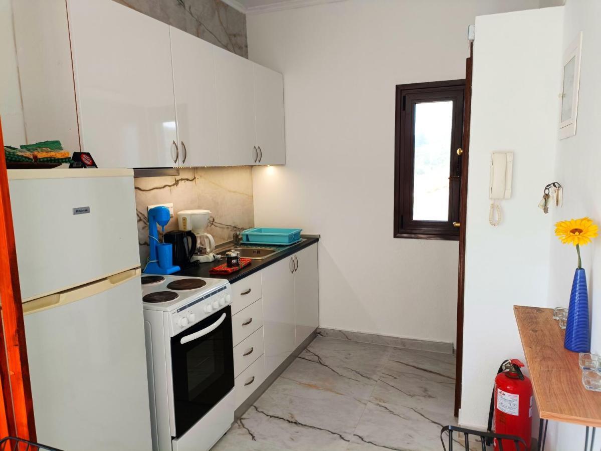 Salonikiou Beach Apartments Akti Salonikiou Eksteriør billede
